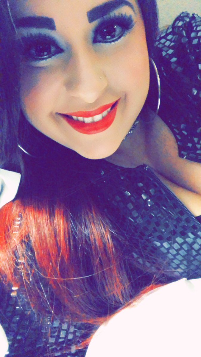 DiMarie6's tweet photo. Time to rock the stage with Jimmy G y Grupo Mazz! #ShowTime #Ready https://t.co/09dAIZuD70