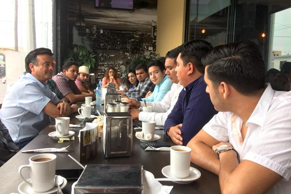 NetoRobinsonMx's tweet photo. Hoy me invitó Alan Navarrete a platicar con un grupo de jóvenes, escucharlos, saber... https://t.co/HygIQTEdvp https://t.co/yavpvKt5PP