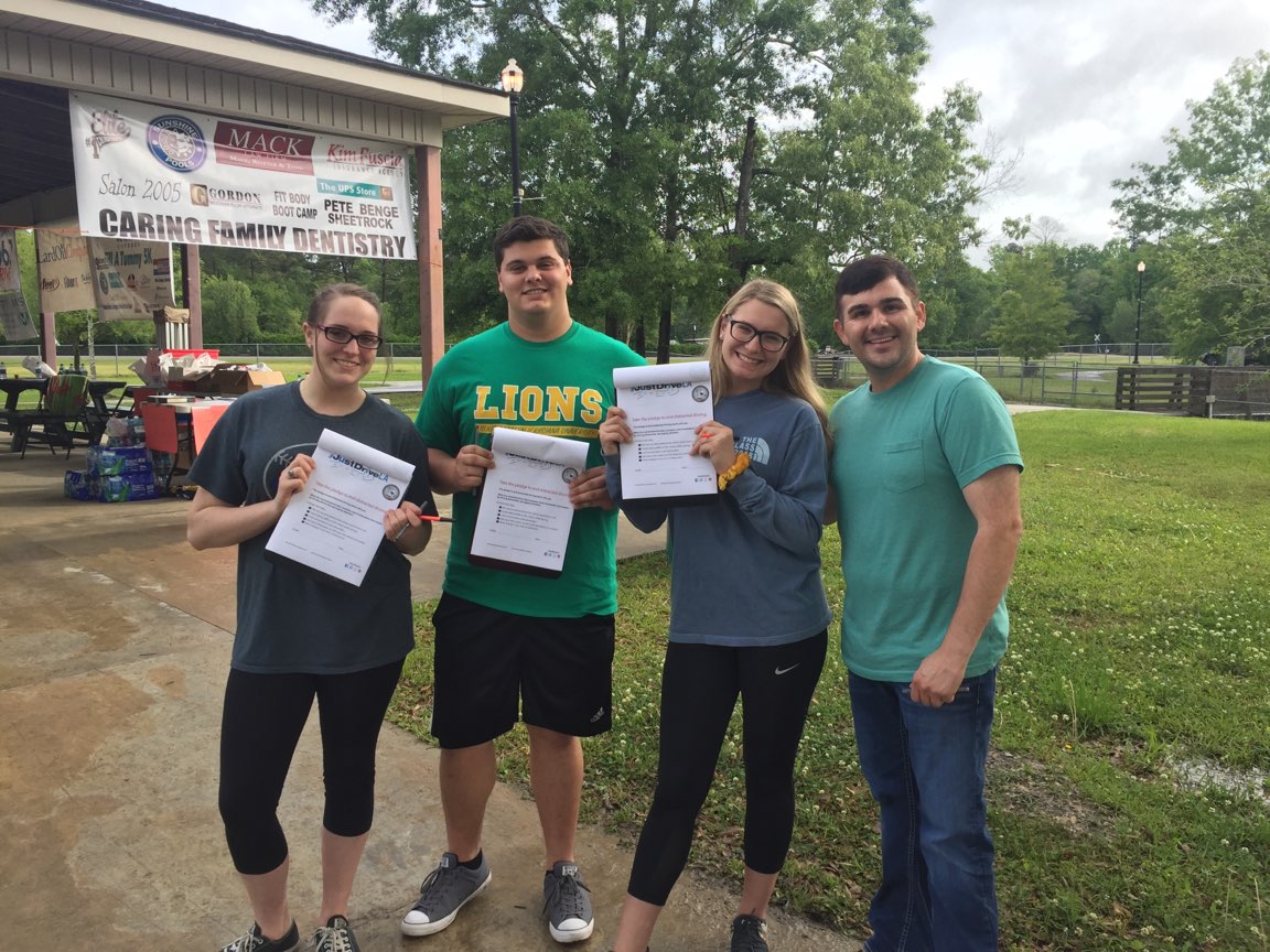 jenn_vulgamore's tweet photo. Shout -out to Mrs. Koles for allowing Beta to be apart of the Fill a Tummy 5k. Shout out to all our students who participated! #FSHSBeta @Gofshslions https://t.co/ywTyBQJ6Dk