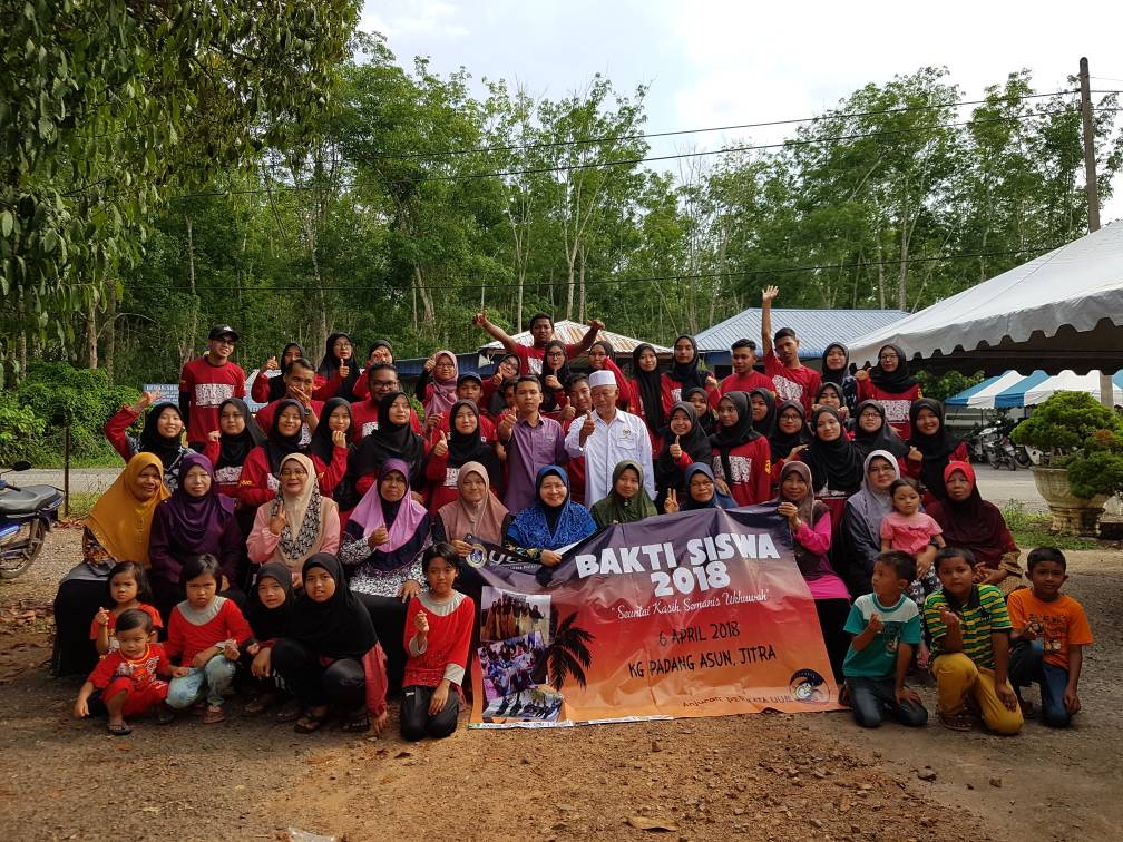 PenyuUtara's tweet photo. Program Bakti Siswa PERMATA UUM disambut meriah oleh penduduk Kg Padang Asun
#permatauum
#permataterengganu
#permatazonutara
#sekpenyu https://t.co/zVTZ2F0PbR