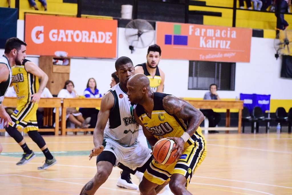 simplebasquet's tweet photo. #LNB FINAL @basquetcomu1 80 @FerroBasquet 80 = #Whiters 18 - @nachoalessio87 y #Harper 20 // SUPLEMENTARIO 
📸 Prensa Comunicaciones https://t.co/O2zdP9lAkM