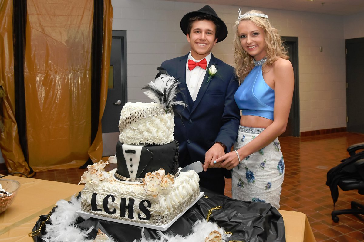 pmhsports's tweet photo. Daniel Richardson and Bree Faulkner were crowned Prom King and Queen at Lincoln County High School tonight! https://t.co/pmApA7L9yu