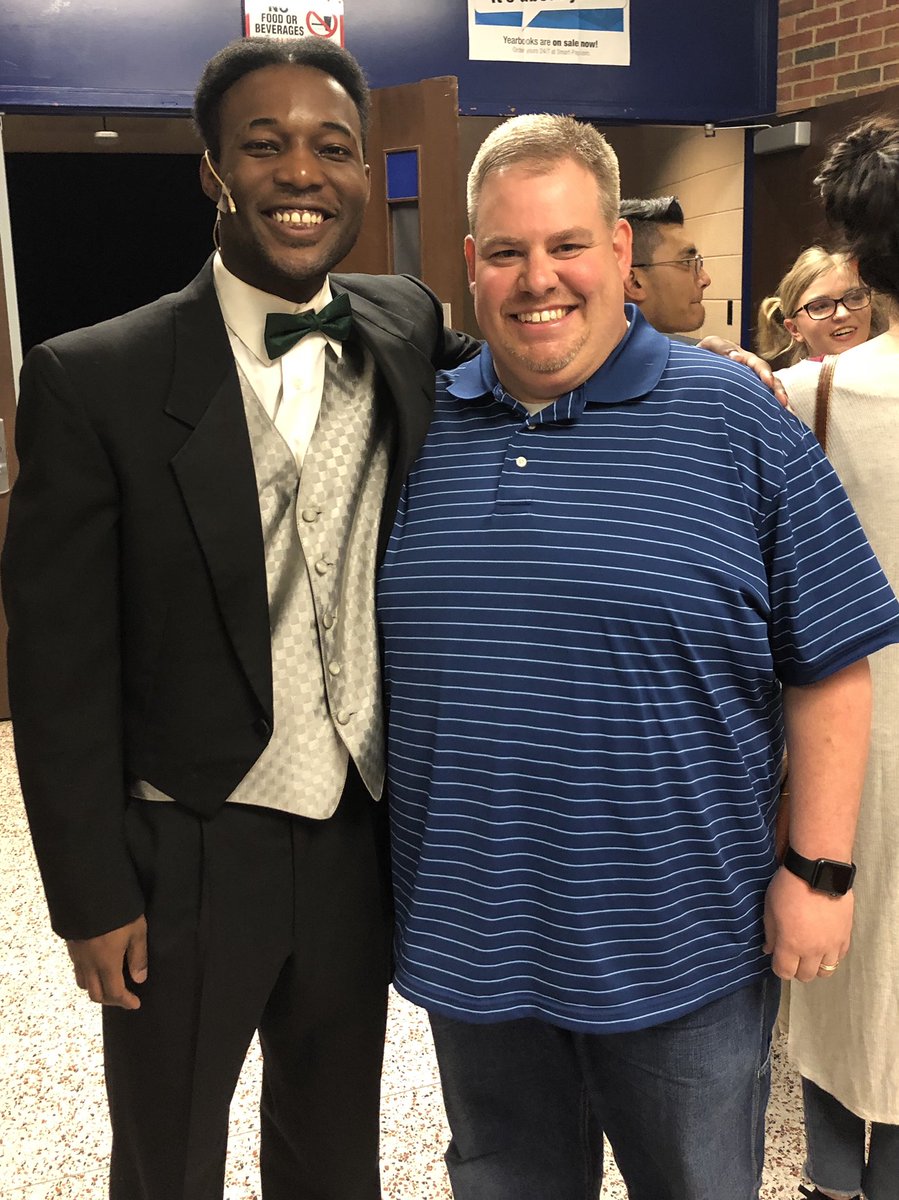 MountOliveElem's tweet photo. Every teacher that ever had Raymond Anderson in class knew he would do great things someday!  We could not be more proud of him on stage tonight in Annie @SdhsSingers!  Hats off to all @southdoylehs students for a great show tonight! https://t.co/Bip1JAplo6