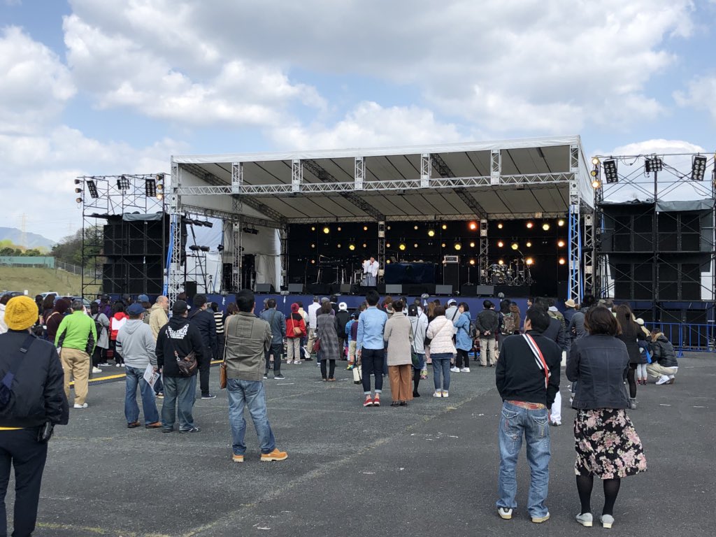 Iizuka_official's tweet photo. 「#遠賀川フェス飯塚」ついに始まりました!
心配された天気も良く、#フェス日和。
飲食ブースも充実しています!
#飯塚市 #iizuka #筑豊 #chikuhou
#遠賀川フェス https://t.co/HJgZxcIQlc
