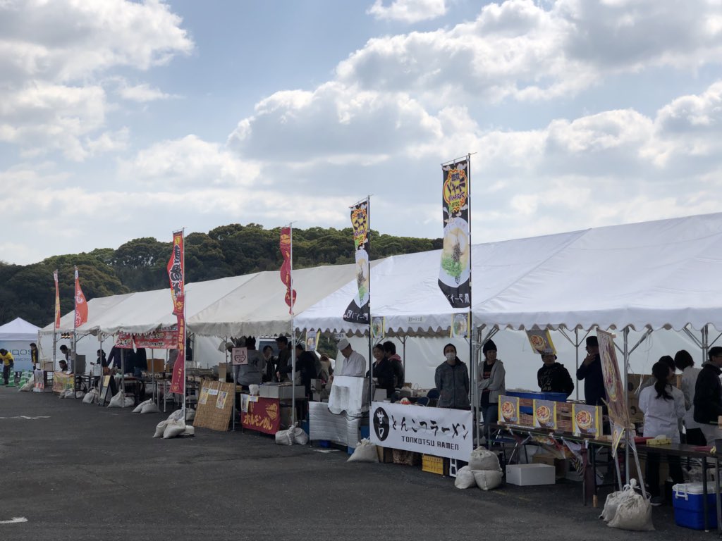 Iizuka_official's tweet photo. 「#遠賀川フェス飯塚」ついに始まりました!
心配された天気も良く、#フェス日和。
飲食ブースも充実しています!
#飯塚市 #iizuka #筑豊 #chikuhou
#遠賀川フェス https://t.co/HJgZxcIQlc