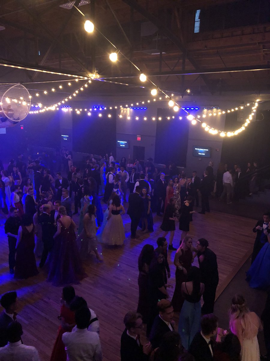 HHSWolverines's tweet photo. #HHSWolverinesProm18 @infinityslc https://t.co/P7wZAf32YD