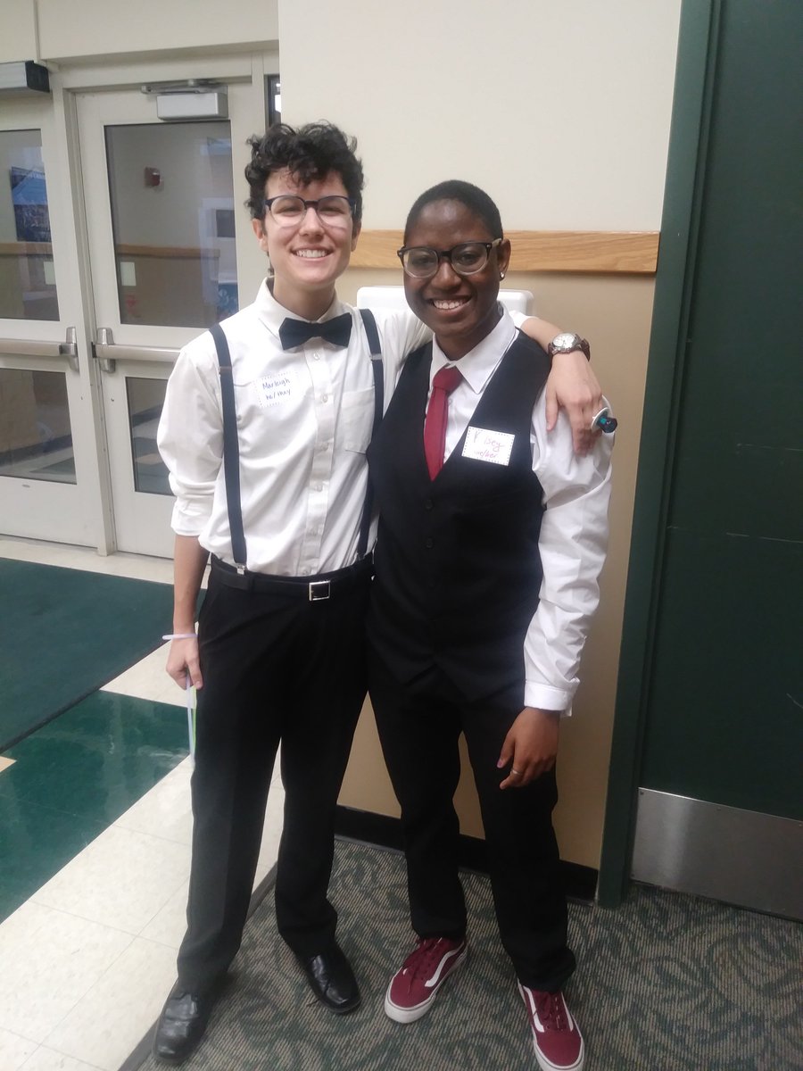 Kelsey_hj's tweet photo. Hoyt Hall? More like Hoty Hall 🌈 #genderlessprom @EMUHousing #LiveEMU https://t.co/jhzDDkoR2V