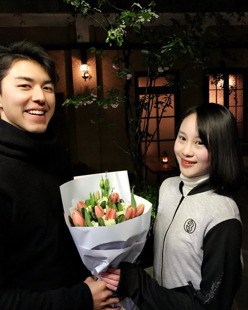 only9naphat's tweet photo. A lovely interaction between Nine and fans. Ahh~~ #naphat_nine #pimpaka @ cassie_bjh
See you this afternoon at the airport. 😊😊😊
#restierinshanghai #restierthailand
#nineinshanghai #shanghai
#9naphatfanclub
#naphatnine_cn
#九军
Photo by Cassie
Cr. naphatnine_cn https://t.co/oMRGvOWQhn