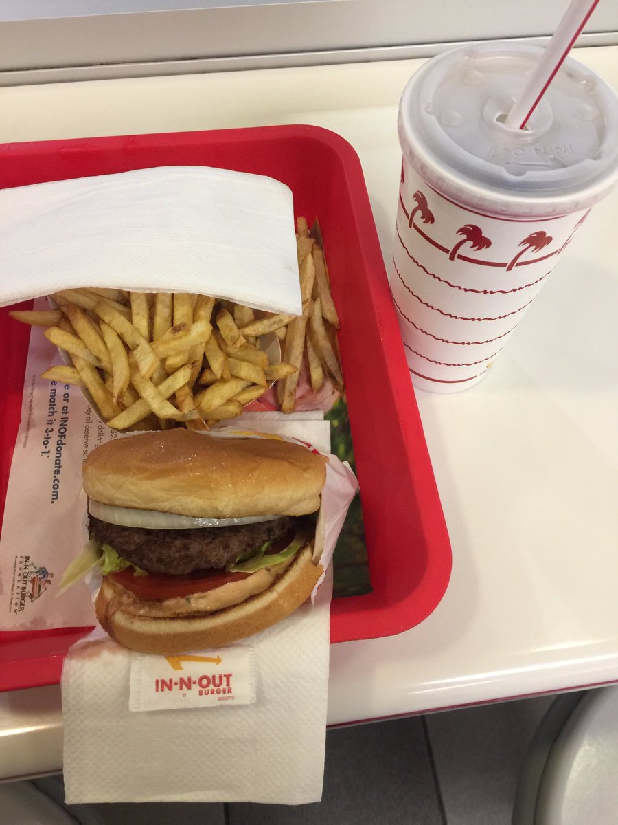 Final_Fnl's tweet photo. Ok , have tried the bulk of burger joints and In-N-Out is jumping to the front again #InNOut  #whataburger https://t.co/TLsCjPd4Nz