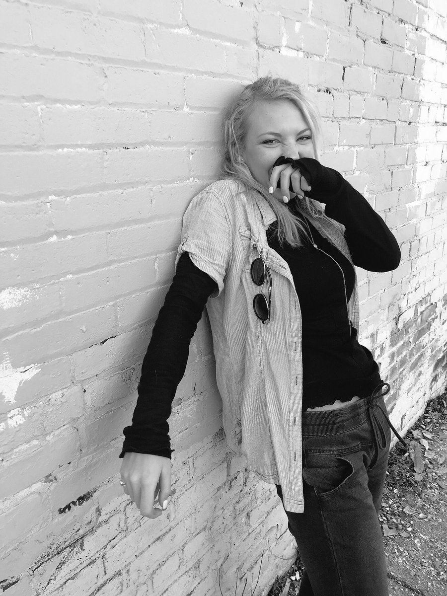 EmmmaB3's tweet photo. a little about me https://t.co/Su6mWfnbTv