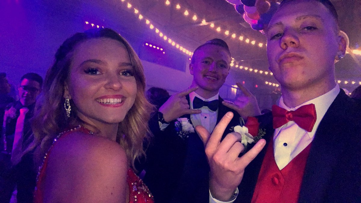 Gray_Baker_'s tweet photo. it’s kinda lit #HHSWolverinesProm18 https://t.co/S2Ld84gzMk