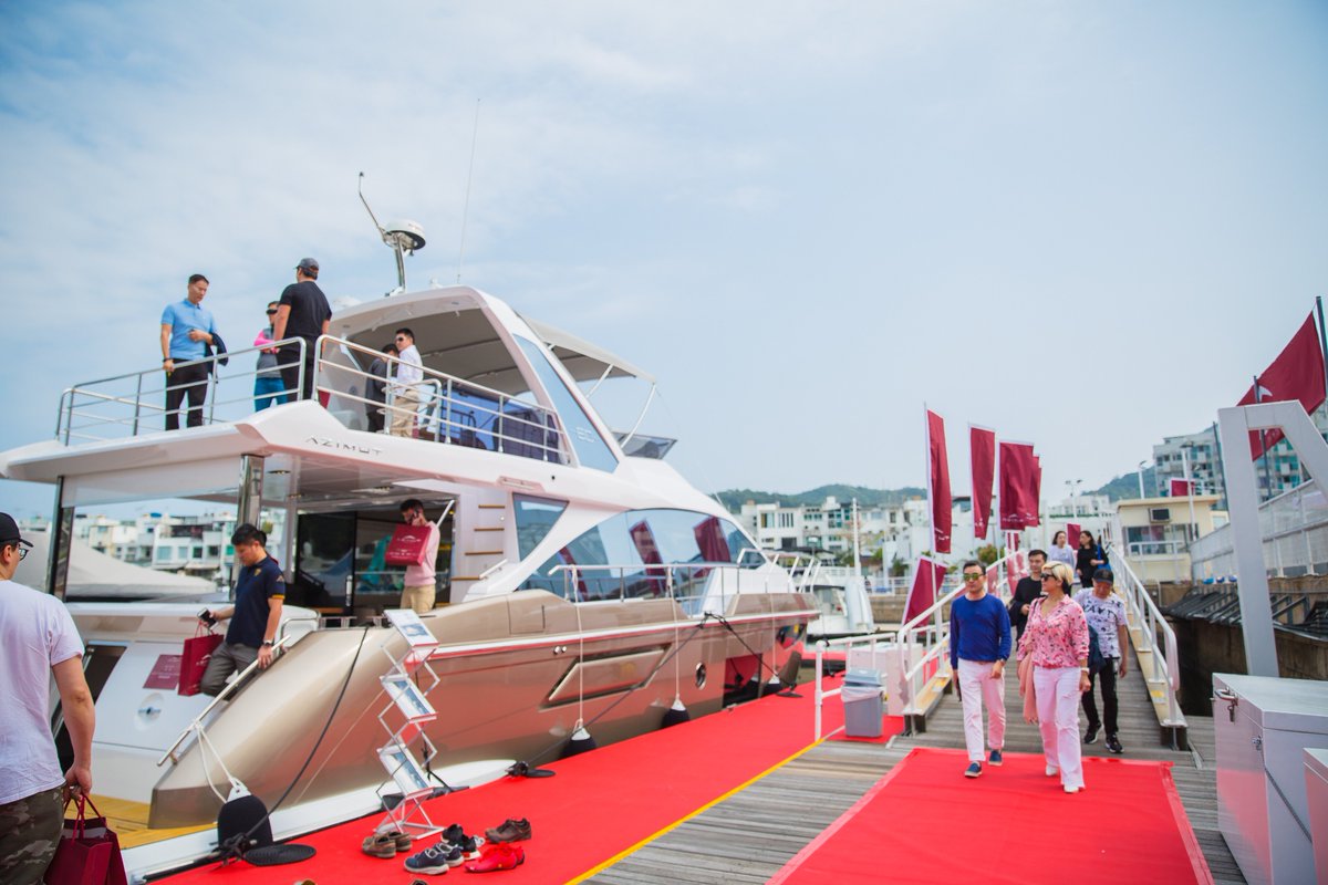 AzimutYachtsHK's tweet photo. Were you at #ClubMarinaCove with us for the #Azimut60 and #Azimut72 premiere event? The all new #Pagani #HyayraBC was participated in our event too!
Met the Masters of Italian Design.
@AzimutYachtsHK #HongKong #Master #ItalianDesign #Italy #GoodTime #Party https://t.co/NarUfyBG2u