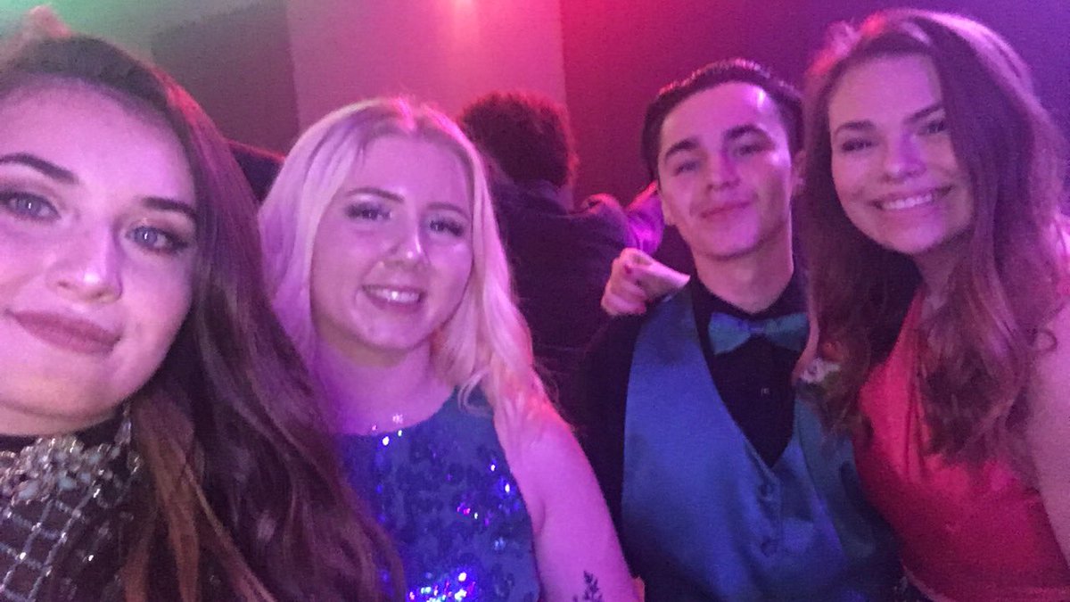 cx_mh's tweet photo. #HHSWolverinesProm18 🖤 https://t.co/cPEif4iO1w