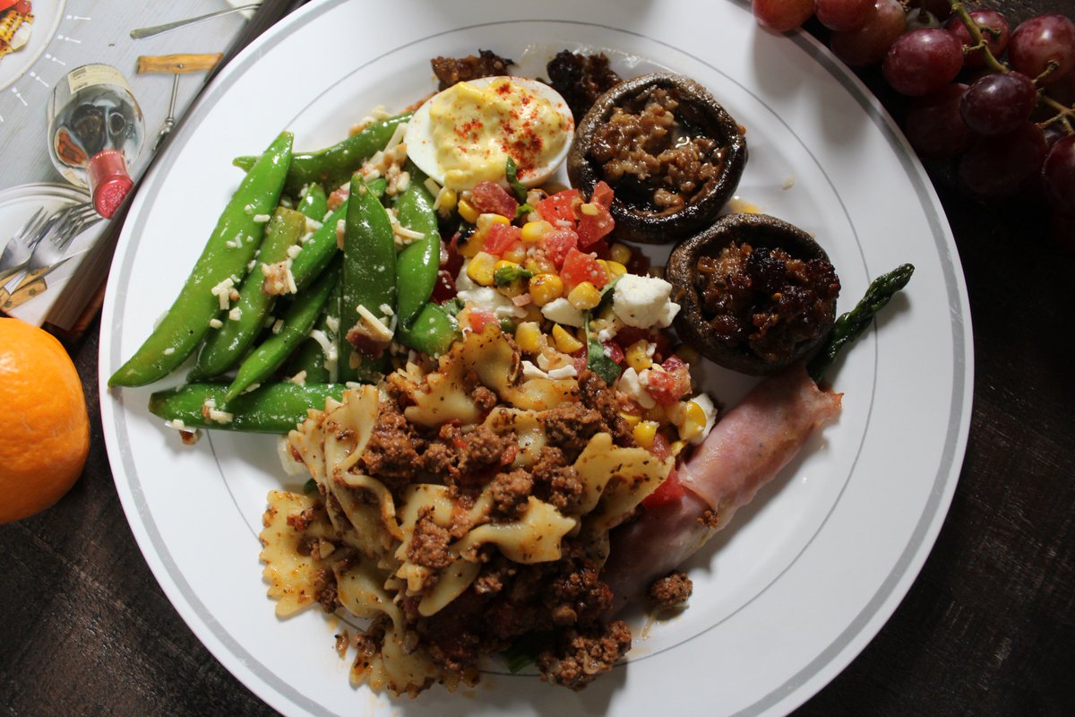 Foodfaye's tweet photo. Lunch of tasty dishes for #potlucks including #pasta with bolognese & a tomato feta corn #salad @ presentation by Ali Rosen, author of Bring It! @MelissasProduce.
menu: https://t.co/v5qsOb0Ywp
@ali_rosen @melissasfoodies
#bringitbook #InMelissasKitchen https://t.co/gXxTxFt9fd