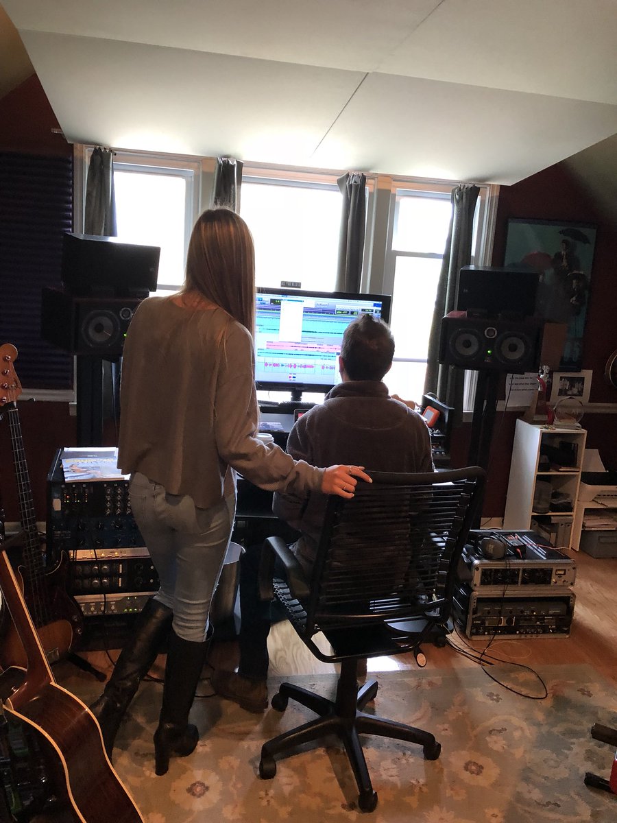 IzStefaniaMusic's tweet photo. Back in the studio this weekend!! So excited for what’s in store for you guys!! #soon #newmusic #comingsoon #lotsinstore #ahhhh #funn https://t.co/veySrQkEDw