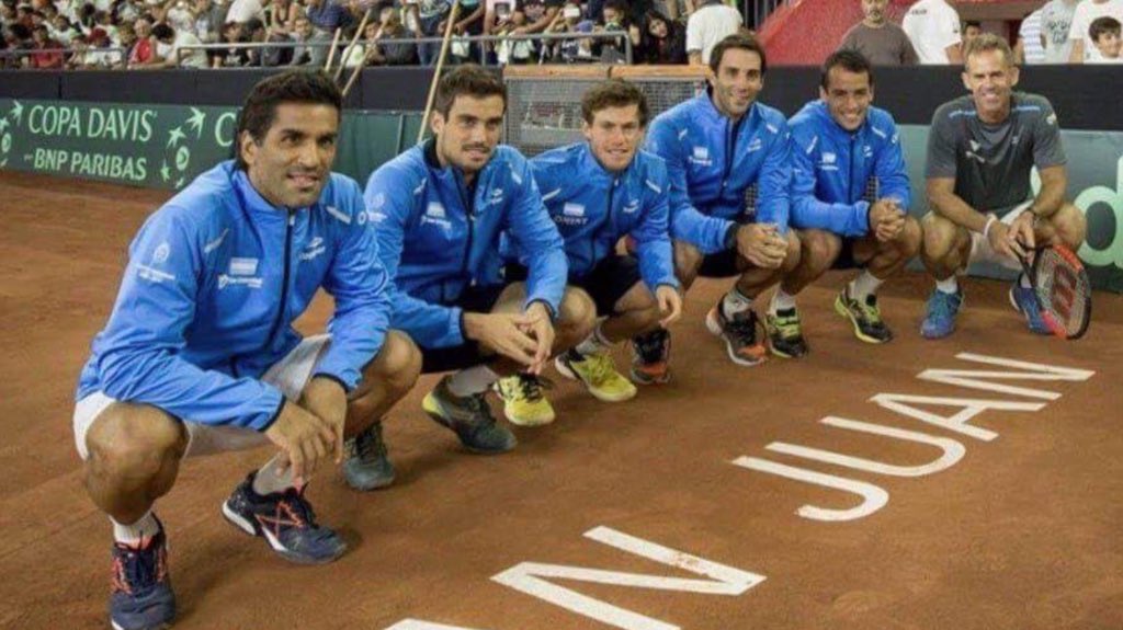 gabifeld's tweet photo. Felicitaciones a todo el equipo de Copa David !! @dieschwartzman @GuilleDuranATP @machigonzalez1 @KickerNico @guido_pella @DanielOrsanic #CopaDavisxFOX #Argentina #Tenis #CopaDavis #TENISxESPN https://t.co/d1y7NrUZWE