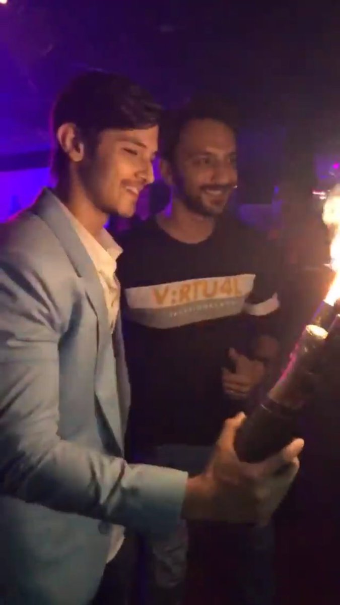Love_RohanLopa's tweet photo. Happy Birthday Rohan❤
We all love you 💗💗

@rohan4747 https://t.co/UQrg6Drsyz
