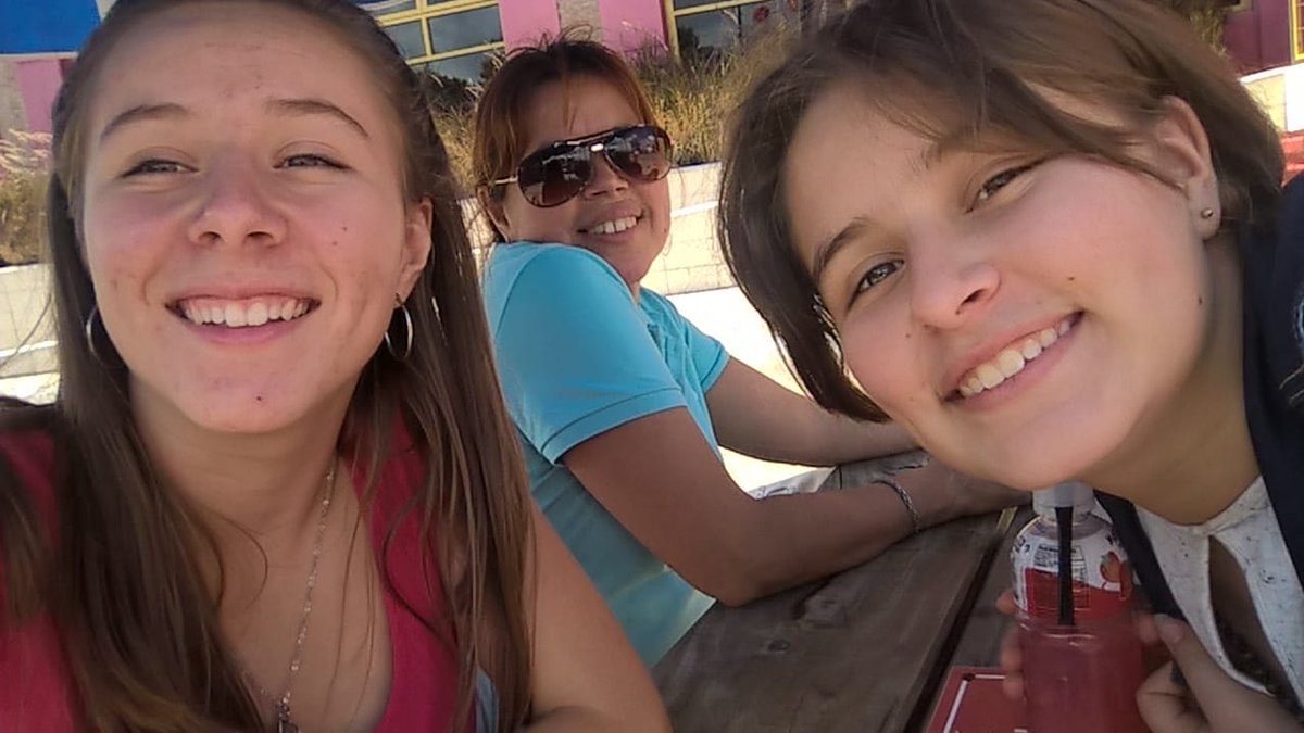 nilce_02's tweet photo. Las amo😘😍 https://t.co/6IkrDL2rgw