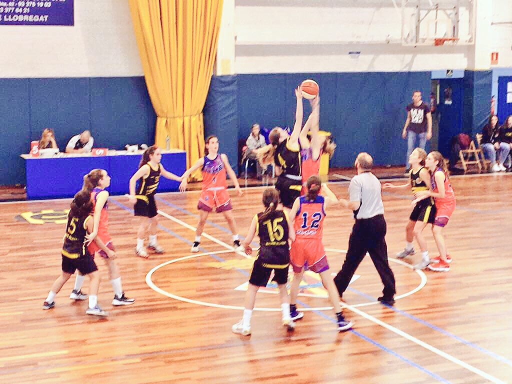 ASRBasketAlmeda's tweet photo. 🏀 #IF2ALM 59 - @LimaHortaBasket 48

Emoció i bon bàsquet de les #shooters en un bon partit!!

#goAlmeda #jornadaAlmeda #basketAutèntic https://t.co/QJJayxlvUY