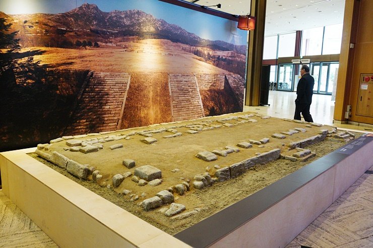 Beautylogs's tweet image. #개성만월대 

고려건국 1100년 '고려 황궁 개성만월대 남북공동발굴 서울특별전'이 #서울역사박물관 에서 4.29일까지 전시함. #개성만월대 는 송악산 고려 왕궁터로 최근 2007~2015 남북공동발굴조사함.만월대 유물을 3D로 복원 전시와 홀로그램 전시.고려황궁 회경전도 복원
#서울시미디어메이트