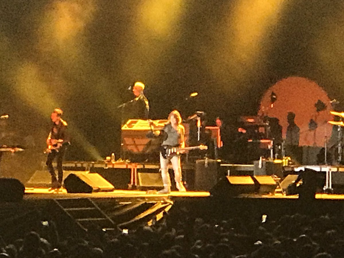 barbiedoll_eyw's tweet photo. @KeithUrban Amazing performance #tortugafest  #bestconcertever 💕🎶 https://t.co/fJafpxTTCf