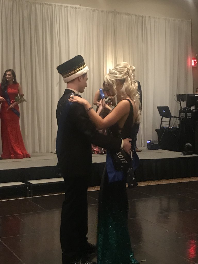CheapSeatsPhoto's tweet photo. Congratulations to @SeckmanHigh’s #2018Prom King🤴 #RyanMartin & Queen 👸🏼 #JessicaBarton! https://t.co/X13PTRCcBI