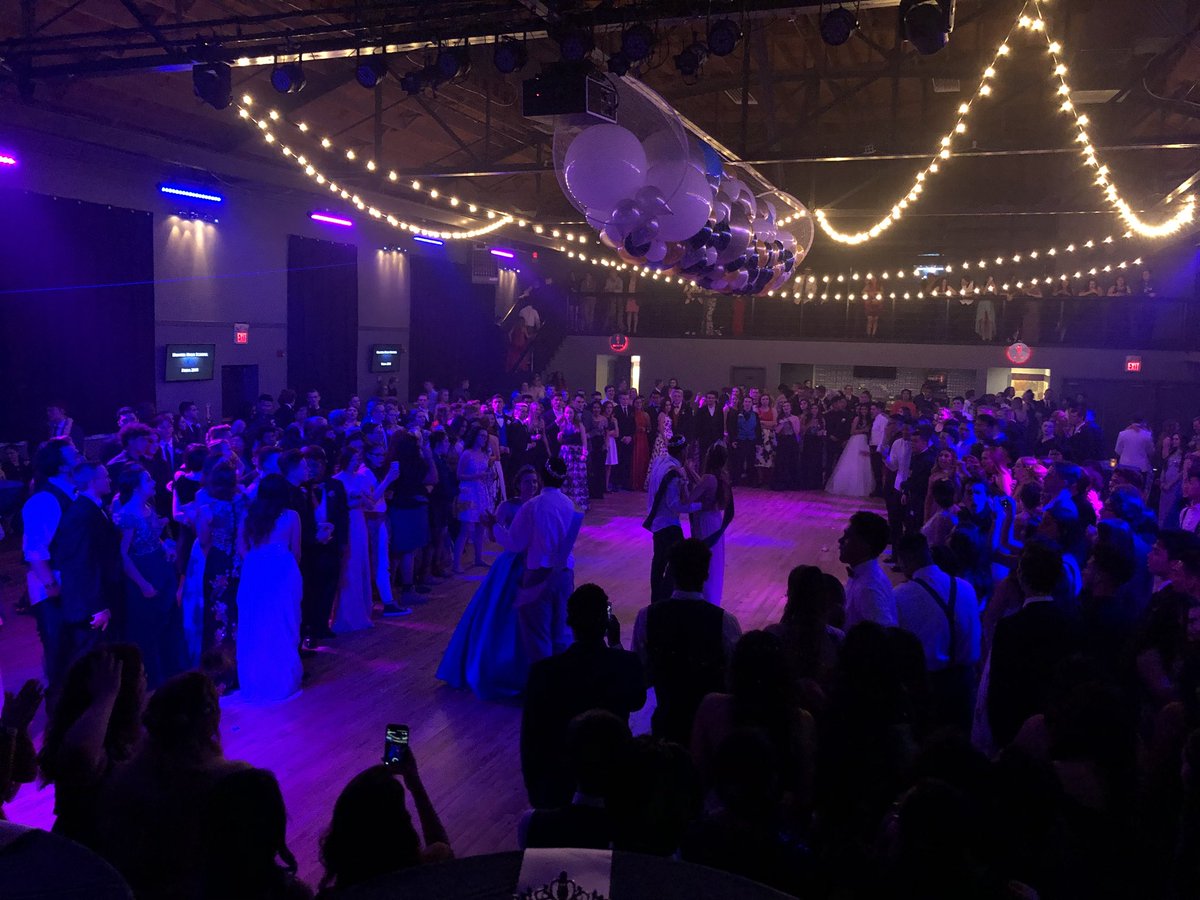 HHSWolverines's tweet photo. #HHSWolverinesProm18 at @infinity SLC! #HuntePride #Prom2K18 https://t.co/y4CqQbdLik