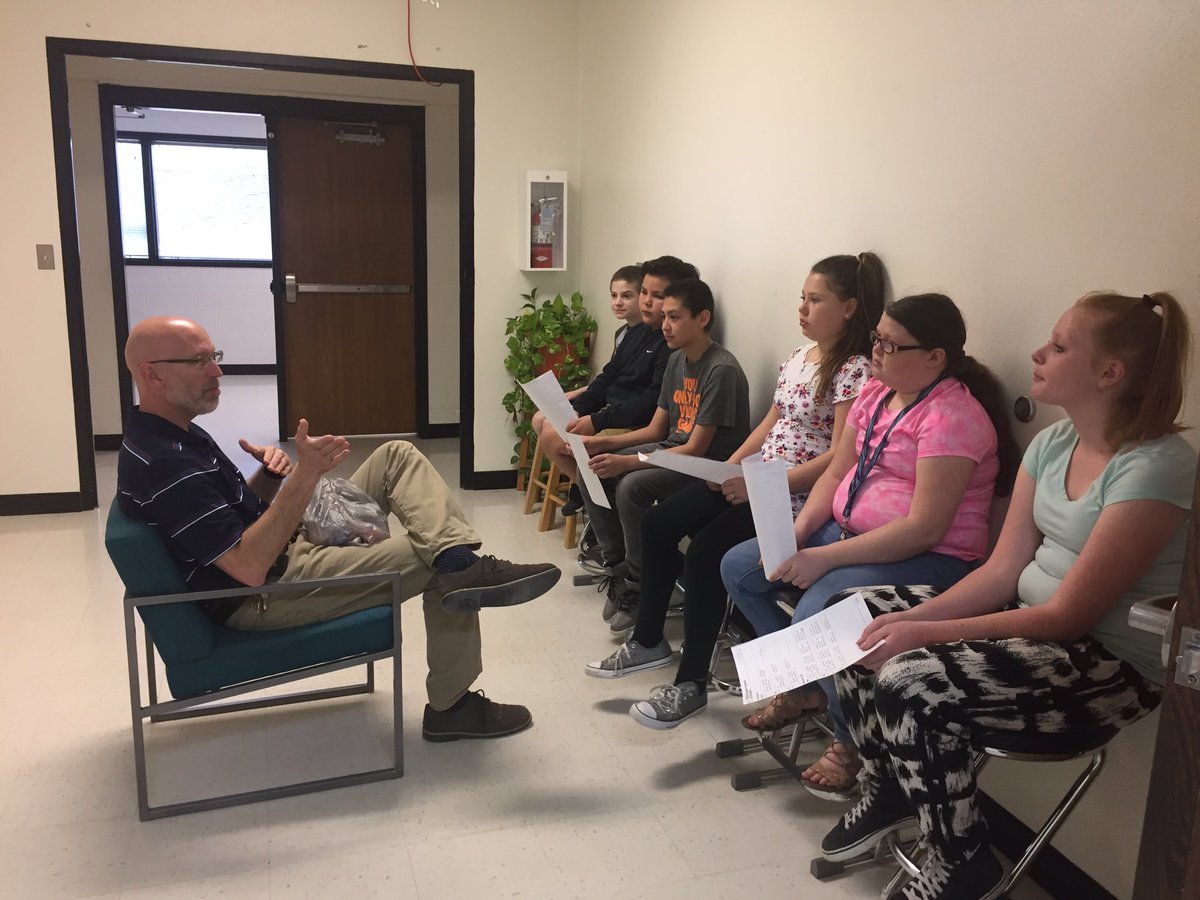 SISroom402's tweet photo. Principal Brown visits with math students from Room 402. https://t.co/SZnbBY49Bc