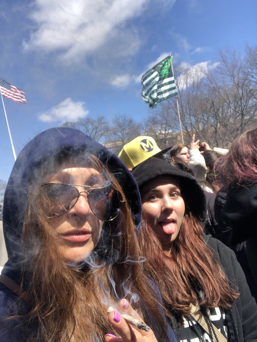 kalivrose's tweet photo. #HashBash2018 🌬🍃 https://t.co/RpLD3rCUO0