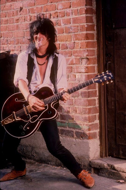 Happy bday para o amor da minha vida izzy stradlin 