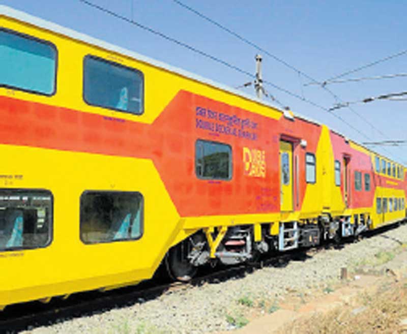 prajavani's tweet photo. ಬೆಂಗಳೂರು–ಕೊಯಮತ್ತೂರು ನಡುವೆ ಮುಂದಿನ ವಾರದಿಂದ ಪ್ರತಿನಿತ್ಯ ಹವಾನಿಯಂತ್ರಿತ ಡಬಲ್‌ ಡೆಕ್ಕರ್‌ ರೈಲು ಸಂಚಾರ ಆರಂಭವಾಗಲಿದೆ.
https://t.co/eWfNhRQics
#ಡಬಲ್‌ಡೆಕ್ಕರ್‌ರೈಲು #Bangalore #DoubleDeckerTrain @prajavani https://t.co/LgZvOIpwW0