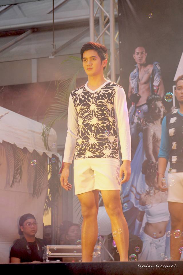 PussInButch's tweet photo. Designer: Sir James Paul
Make-up: Yhanisein Bathan
Photographer: Rain Reynel
#iWearJamesPaul #CasaDeModa #photography #runway #model #AFACENextTopModel2018 #charity #taiwan #runwaymodel #style #arts #fashion #catwalk #MOPh2018 #resortwear https://t.co/YJGCyDK22I