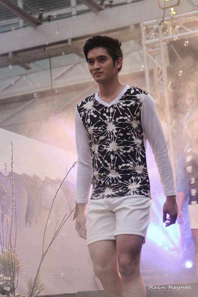 PussInButch's tweet photo. Designer: Sir James Paul
Make-up: Yhanisein Bathan
Photographer: Rain Reynel
#iWearJamesPaul #CasaDeModa #photography #runway #model #AFACENextTopModel2018 #charity #taiwan #runwaymodel #style #arts #fashion #catwalk #MOPh2018 #resortwear https://t.co/YJGCyDK22I