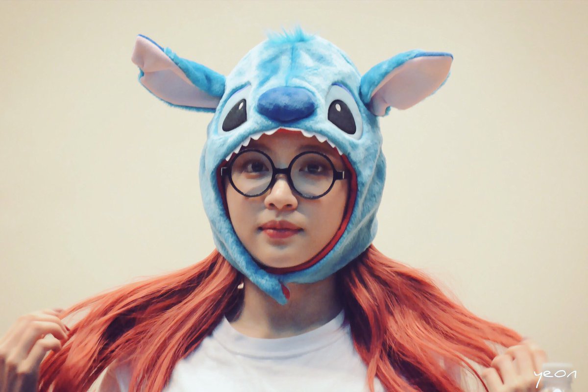____YEON____'s tweet photo. 20180407 EXID 분당 팬사인회 
오늘도 이쁘하니 
#하니 #안희연 #exid #LADY #내일해 https://t.co/Ujv2WvS6D2