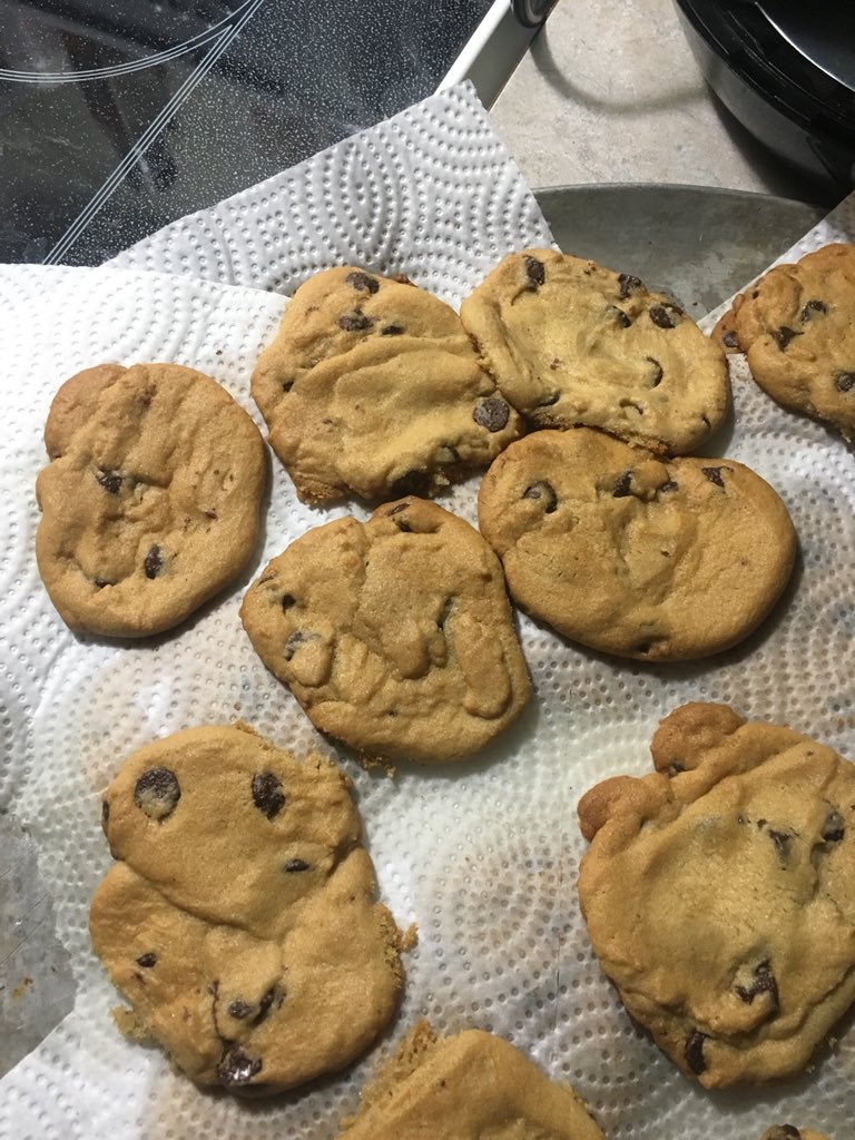 tgjordan2's tweet image. This is what I do on a Saturday night while watching the Oilers!
@wyeschool1 
#wyewonders
#cookiechallenge