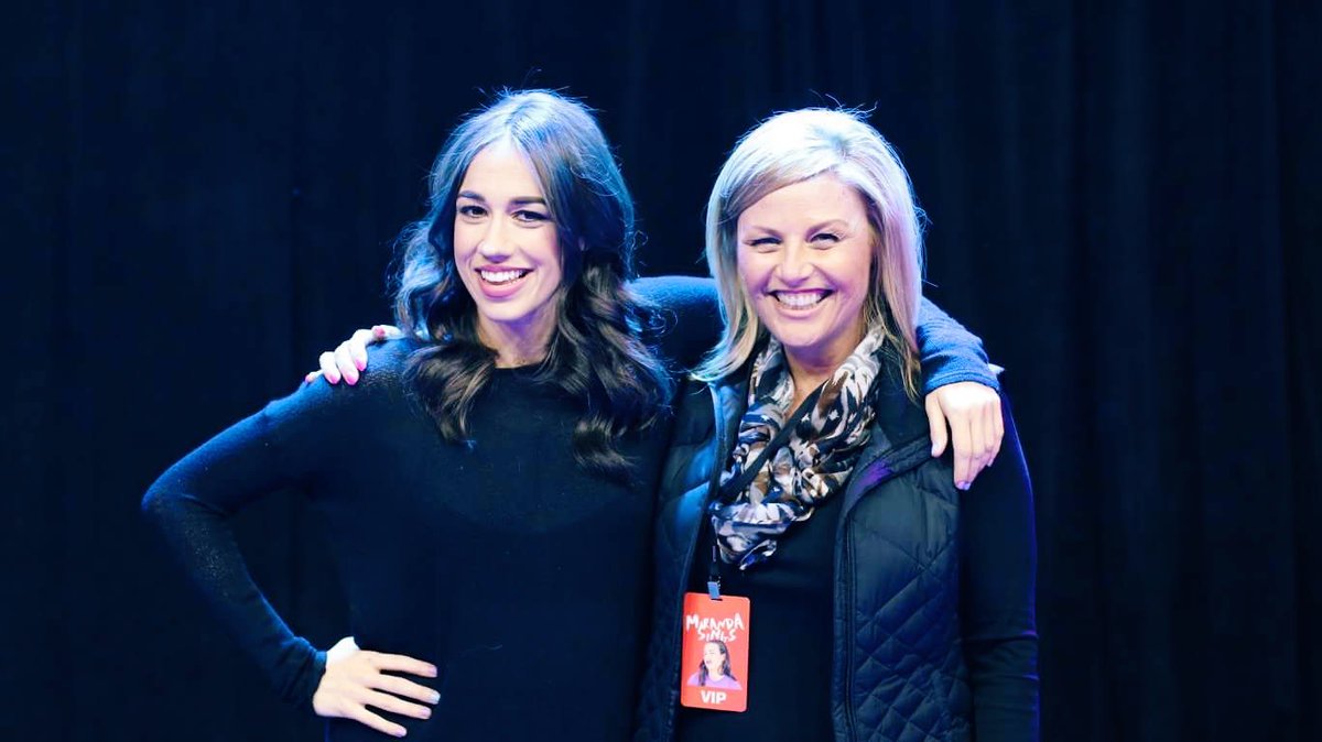 carriecamaraa's tweet photo. when your own mom has better m&amp;g pics than you #MirandaSingsBoston https://t.co/HdoXbTqUyU