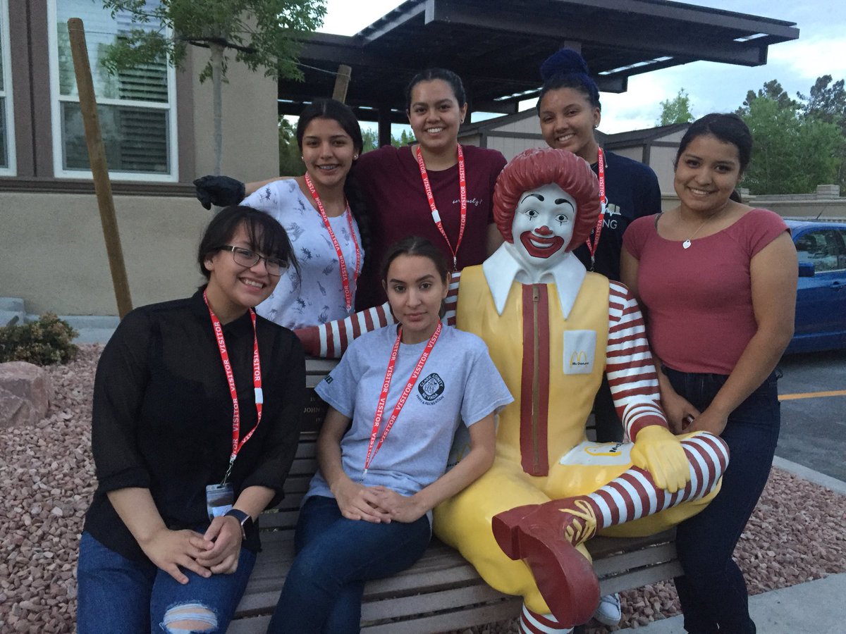 EastTechNHS's tweet photo. @EastTechTitans Cooking dinner for families staying at the #RonaldMcDonaldHouse https://t.co/CijyTVfZL5