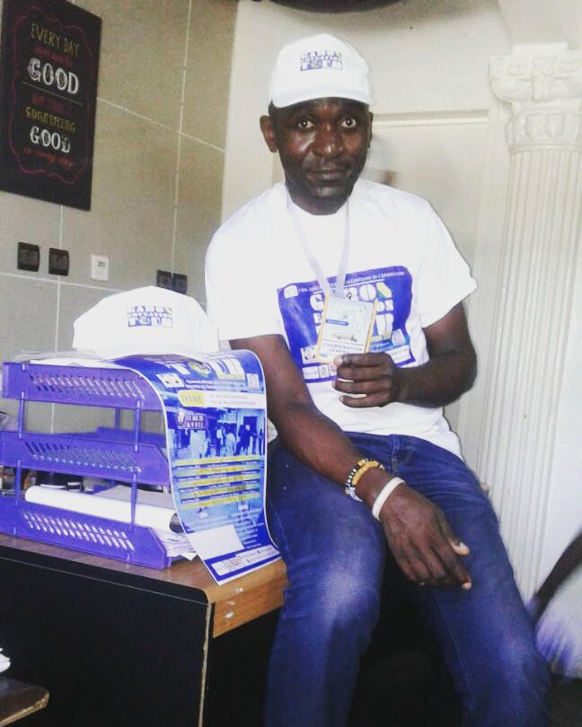 GeducationTour's tweet photo. Une dédicace particulière à ce grand homme qui apporte son soutien et ressources pour la réussite de la caravane Gabon Éducation Tour
#Geoffroy Foumboula Libeka https://t.co/IDOIe4C31j