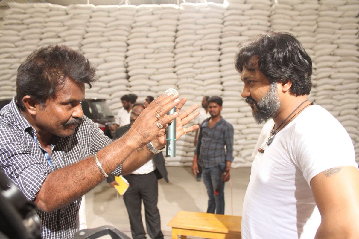 cinemapatti's tweet photo. Bobby Simhaa will be sporting 3 looks in #SaamySquare. A daring villain for #ChiyaanVikram. 

#Saamy2 https://t.co/VAeA8SQ4ZI