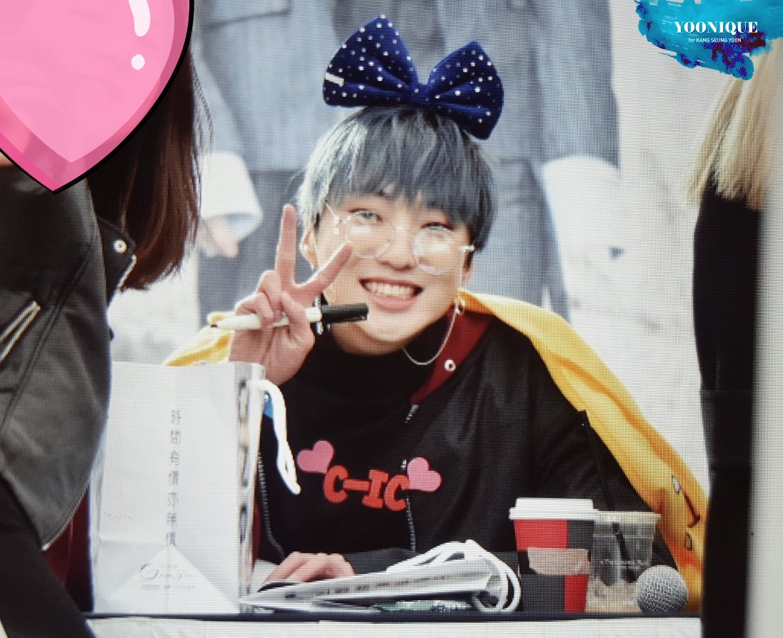 yoonique0121's tweet photo. 180408 신촌 팬싸인회
💙💙 #강승윤 #위너 https://t.co/k9P2xnpbGO