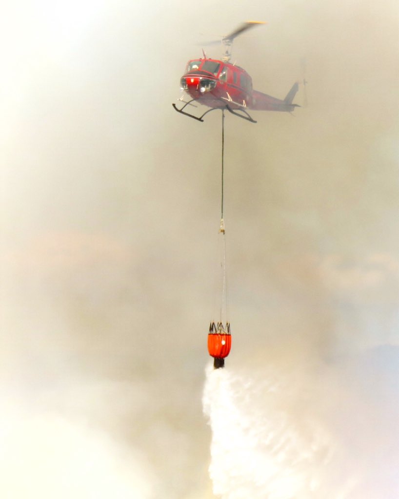 Thefaircape's tweet photo. @vwsfires. Super fast fire action yesterday. 4xchoppers, 1spotter plane, trucks from @cptfrs, @SANParks &amp; @wo_fire mopped up so fast. Just great. https://t.co/aZ2oCGAk5B