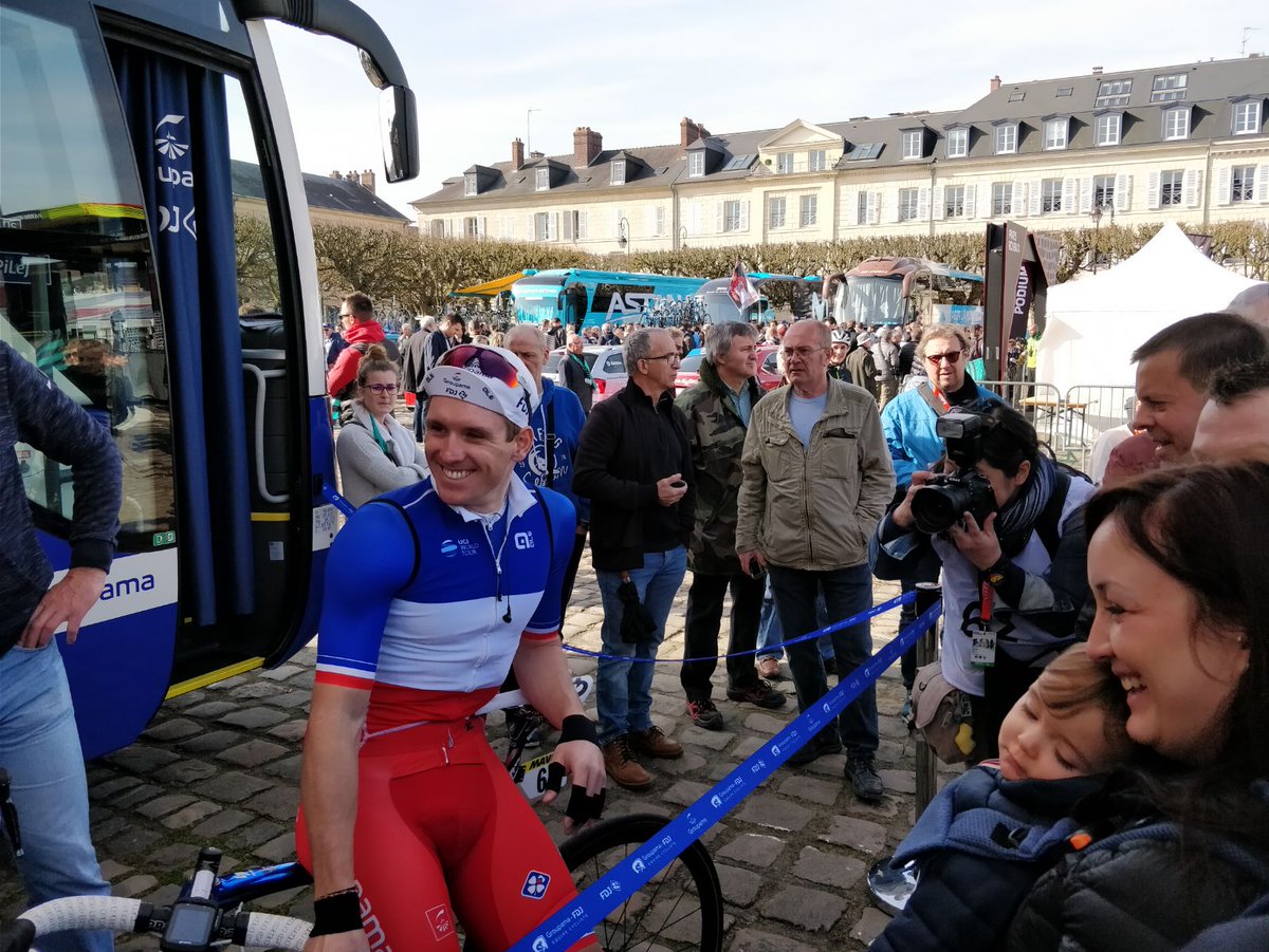 Cyclingnewsfeed's tweet photo. Paris-Roubaix starts in just over 20 minutes. Follow the coverage with Cyclingnews https://t.co/czTNVRCiHd https://t.co/yN8dxarOf4