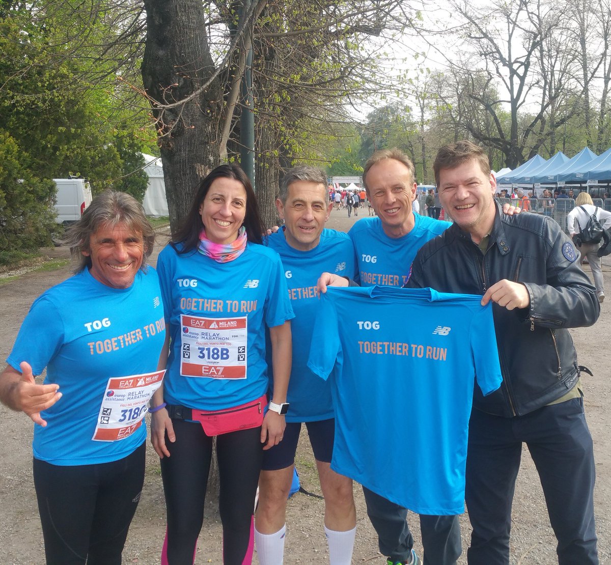 gianlucarossitv's tweet photo. Milano, 8.4.18 Alla partenza della #Milanomarathon con la staffetta di @AmicidiTOG
Non è importante dove corri, ma perché corri. 
Al vostro buon cuore, correte con loro: https://t.co/nSgludOQ0G https://t.co/Cl9U4nDhKq