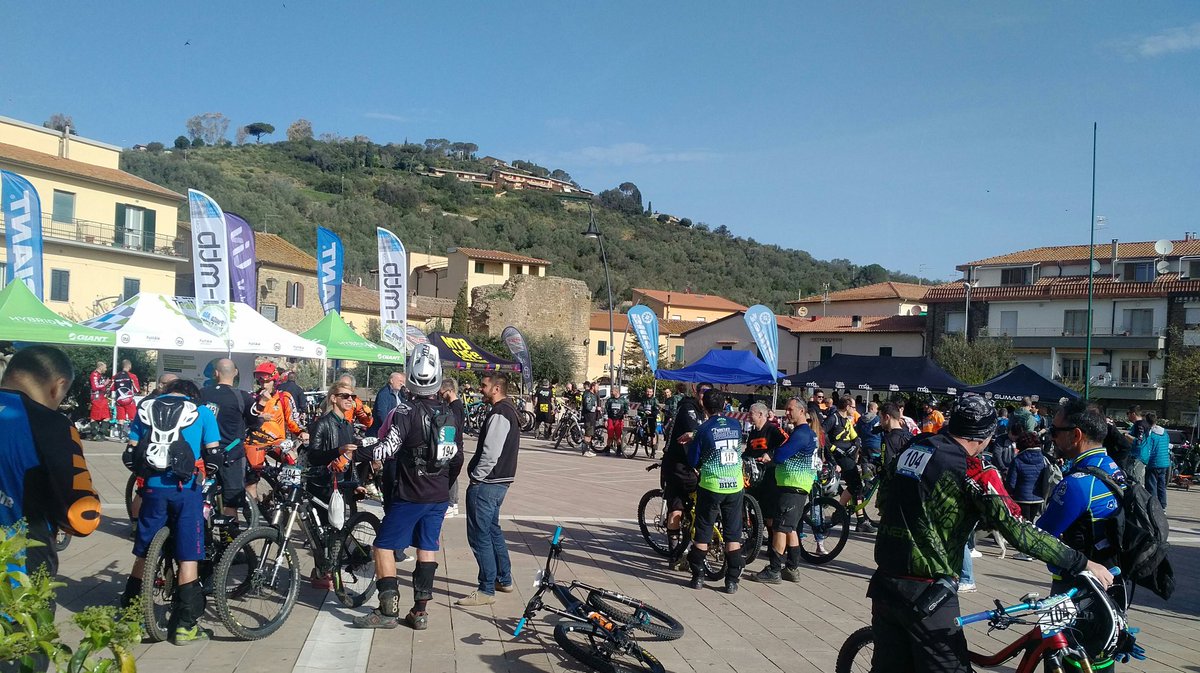 Quasi in 400 alla #toscanoenduroseries a #castiglionedellapescaia in
#maremmatoscana
 😱😍