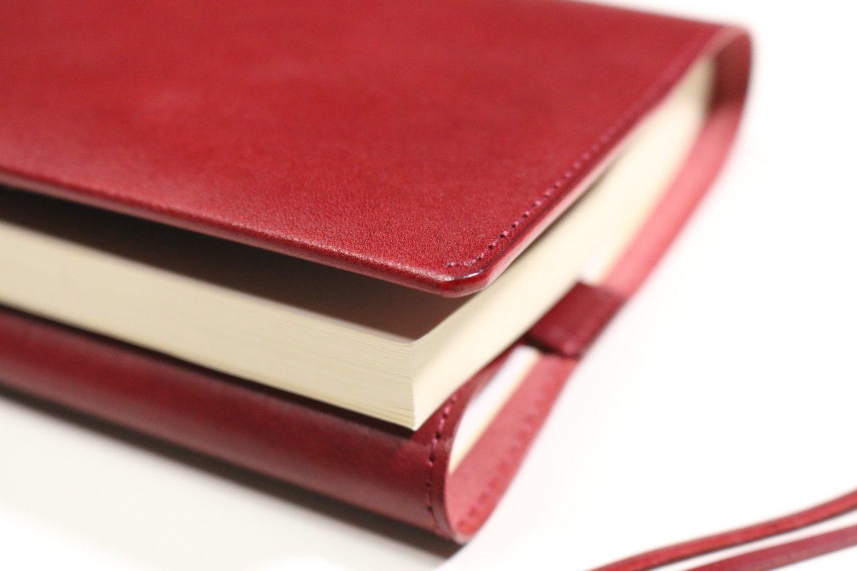 Rcw らいちクラフトワークス Ar Twitter オーダー品 シンプルに革を味わう ブックカバー をo様にお届けしました 文庫サイズのオーソドックスな仕様ですが 最高の色 艶が味わえるワインレッドの栃木レザーの使用しました 毎日の読書のお供に 栃木レザー