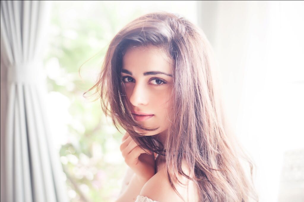 #News : Actress <a href="/radhikamadan01/">Radhika Madan</a> who is popularly known for her tv show #MeriAashiquiTumseHi, is all set to make her Bollywood debut with <a href="/VishalBhardwaj/">Vishal Bhardwaj</a>'s next titled #Chhuriyann. The film will also star <a href="/sanyamalhotra07/">Sanya Malhotra</a> in the lead role. #SuperCinema