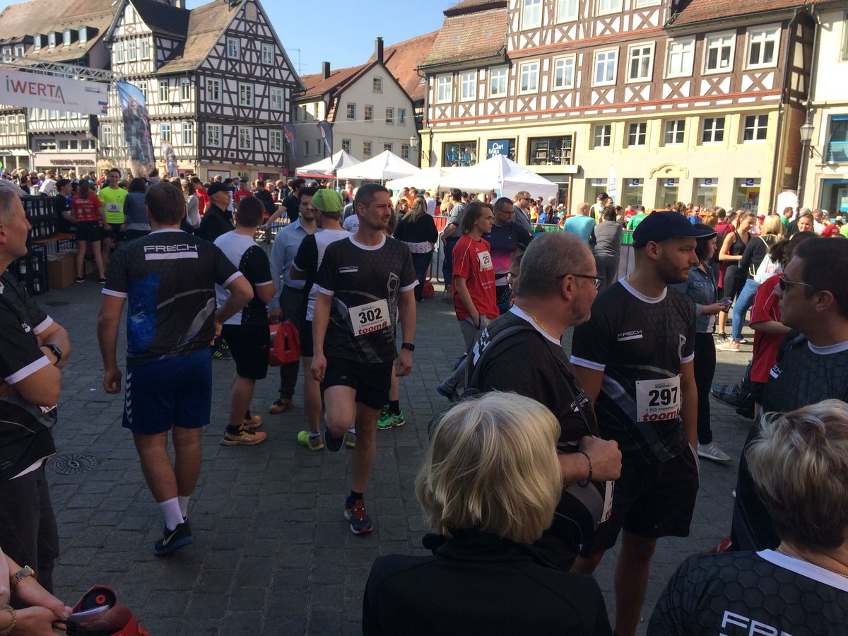 Frech_Service's tweet photo. Gleich gehts los, drückt der Frech Laufgruppe die Daumen. #FrechLäuft #BDS #Altstadtlauf https://t.co/YgS9yVCOZo