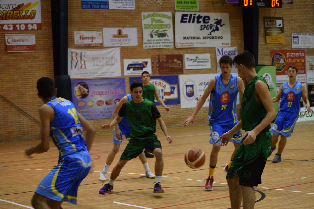 SevillaFaB's tweet photo. ๐ฃ Final del Primer Periodo @CBFresas 17 @cdgines 14 Partido igualado en estos primero minutos. #FCCADMAS18 https://t.co/JvlShoo9lX