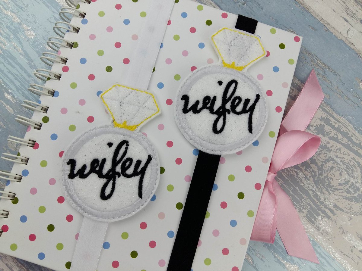 AHeartlyCraft's tweet photo. Looking for a gift for your wifey? How about a Planner Band Bookmark @AHeartlyCraft https://t.co/nOCEteKaea #WeddingPlanning #Bestfriend #Bridal #Ring #Diamond #PlannerGift #PlannerAddict #WeddingHour #Craftshout #handmade #Womaninbiz #QueenOf #giftideas #welovetoshop #hmuk https://t.co/vbCVT4Z6D1