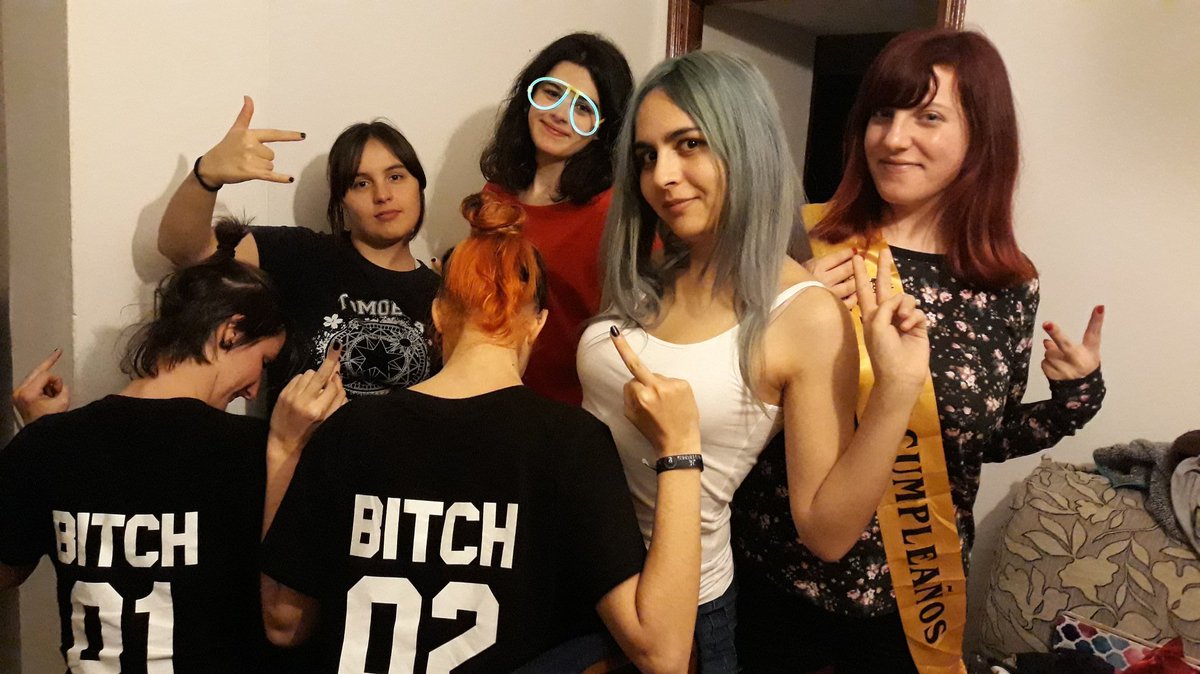 Myuzu_no_sora's tweet photo. Pues esto es lo que ibamos a hacer ayer sabado! Una pijamada celebrando el cumpleaños de nuestra Honoka/Yohanne! Lo pasamos genial y estamos deseando repetir con todas💚 -HanaChika 🍚🍊 https://t.co/PyjNokPQrp
